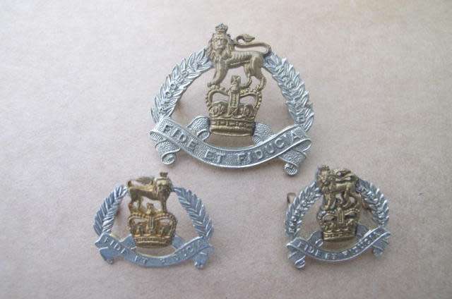 Rhodesia - Pre U.D.I. - Rhodesia Army Pay Corps Ordinary Ranks Cap & Collar Badges